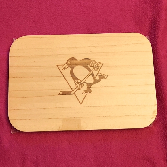 Pittsburgh Penguins cutting board brand new, sealed in plastic - Picture 1 of 3